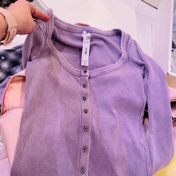 PINK Victoria’s Secret Frozen Plum Ribbed Long Sleeve Top NWT Size Medium - Picture 4 of 4